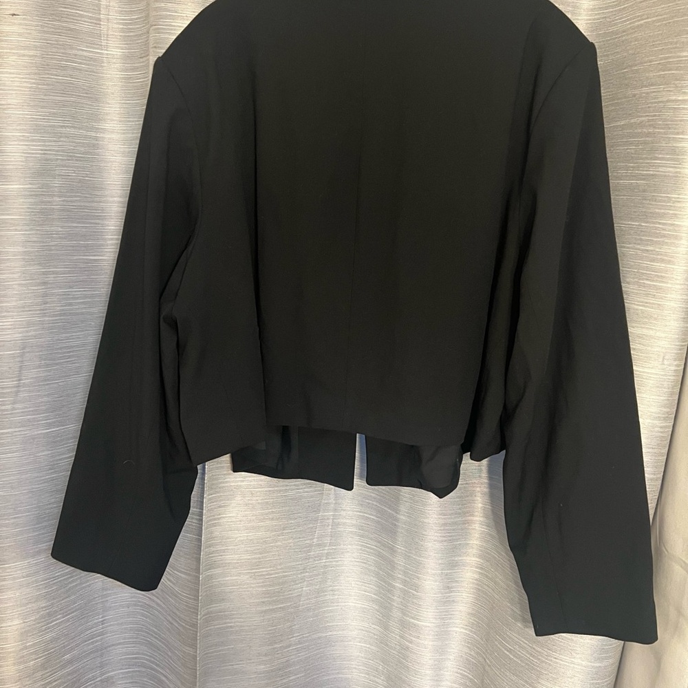 Ava & Viv Black Cropped Black Blazer
Chic Office Casual Career - Picture 3 of 5